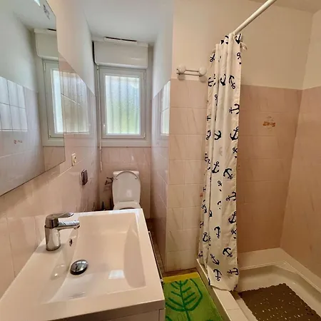 T3 A Avec Terrasse Et Jardin, Quartier Calme, Proche Et Centre, 6 Pers. - Fr-1-478-201 Apartment *